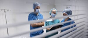 Différence de revenu entre professionnels de santé salariés et libéraux